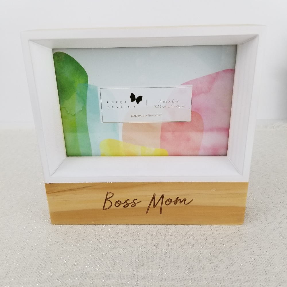 Boss mom 4x6 white and natural wood frame